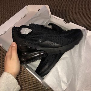 BRAND NEW IN BOX NEVER WORN Nike air max 270!!!